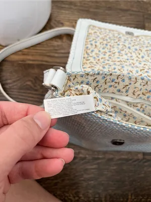 Liz Claiborne White and Light Blue woven Scalloped Crossbody Bag USED thumbnail 7