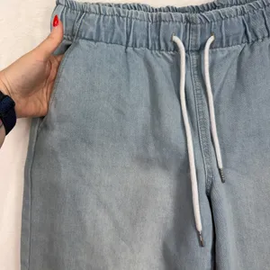 Forever 21 Large Denim Wide Leg Cropped Pants Light Wash Raw Hem Casual Boho thumbnail 3