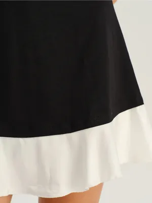 Rihoas Sleeveless Black Dress with White Hem and Pearl Buttons thumbnail 2