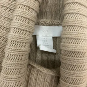 H&M Neutral Tan Turtleneck Sweater thumbnail 4