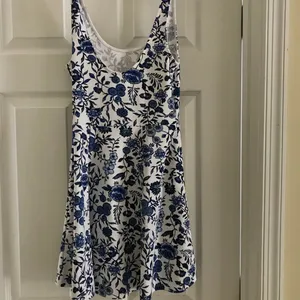 H&M floral white and blue mini dress thumbnail 2