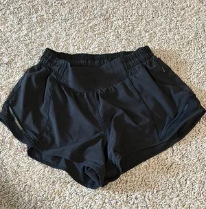 Lululemon Hotty Hot Short 2.5” thumbnail 1