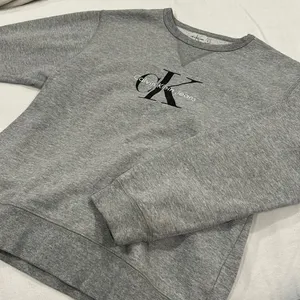 Calvin Klein Vintage Grey Crew Neck Size‎ Small thumbnail 1