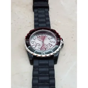 2 Ladies Watches - Both Need New Batteries thumbnail 2