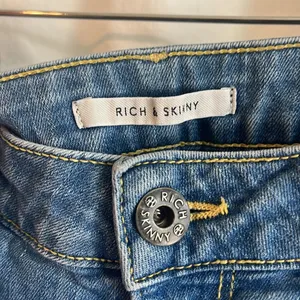 Rich & Skinny Casual Lighter Medium Wash Low Medium Rise Denim Jean Shorts thumbnail 4