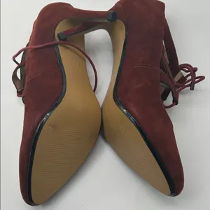 Stylish Burgundy Lace thumbnail 9