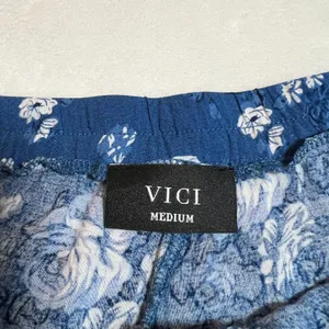VICI Wide Leg Floral Pants Size M High Rise Pleat Front Hippie Boho Festival thumbnail 7