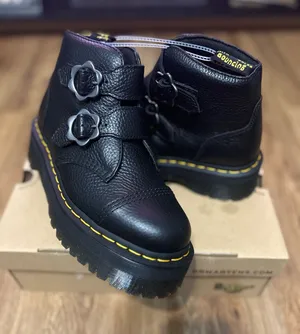 DR MARTENS Devon flower buckle black leather platform boots shoes women’s 9 nee thumbnail 1