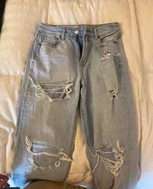 American Eagle Outfitters “Mom” Jeans thumbnail 1