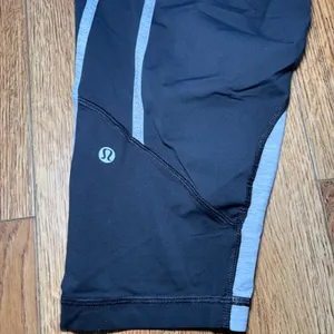 Lululemon Run Inspire Crop Leggings Black Gray Cloud Waist Reflective Size 12 thumbnail 4