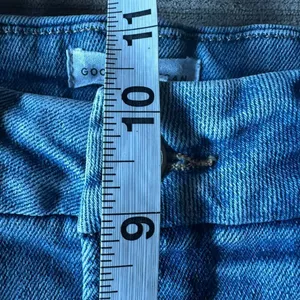 Good American distressed straight leg jeans 2/26 thumbnail 7