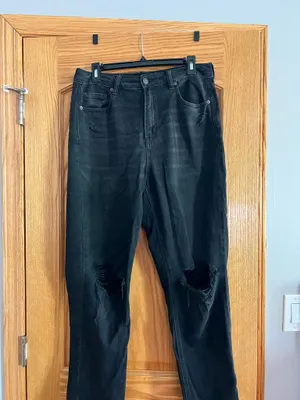 American Eagle Strigid Mom Jeans Black thumbnail 2