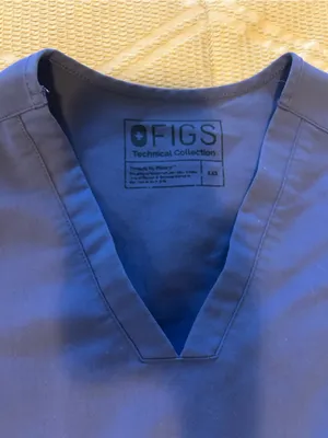 Big sky blue figs Casma Three-Pocket Scrub Top™ thumbnail 2