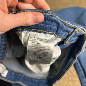 Signature by Levi Strauss Heritage High Rise Straight Distressed Jeans 6/W28 thumbnail 6