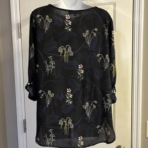 LOFT Black and Navy CrewNeck Floral Long Sleeve Blouse with Side Slits- Medium thumbnail 9