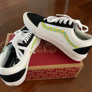 New vans women shoes size 5.5 thumbnail 1