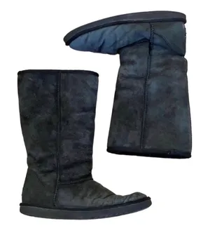 UGG Classic Tall Black Sheepskin Fur Lined Boots Cozy 8 Snow Winter thumbnail 1