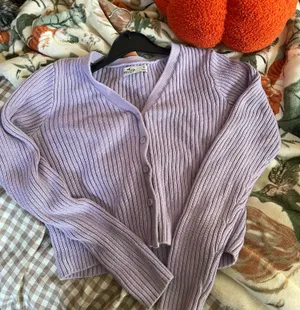 cropped hollister cardigan size small thumbnail 1