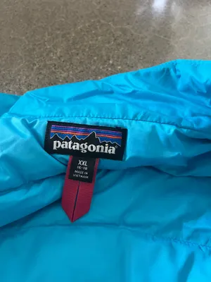 Patagonia blue puffer vest (fits like a women’s med) thumbnail 4