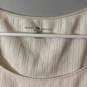 brandy melville cream long sleeve crop top thumbnail 2