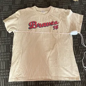 Morgan Wallen 98’ Braves Off White T Shirt Size Large EUC Two Sided thumbnail 2