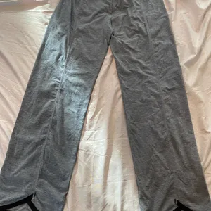 Under Armour gray sweatpants thumbnail 10