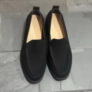 Rothy's The Lug Loafer in Black - size 6 thumbnail 2