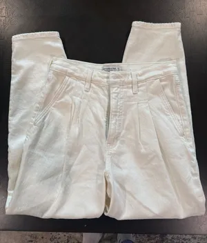 Abercrombie & Fitch White Pleated Chinos thumbnail 1