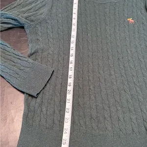 Abercrombie & Fitch Dark Green Cable Knit Sweater size Medium. thumbnail 10