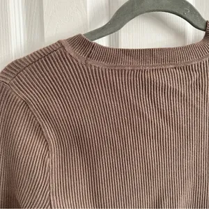 Abercrombie Fitted Crewneck Sweater Women’s Size Small thumbnail 6