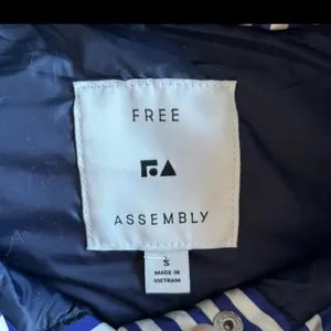 Free Assembly‎ oversized puffer vest size small thumbnail 10