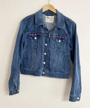 Levis Denim Trucker Jacket Size L Studded Red Diamond Embellished Medium Wash thumbnail 1