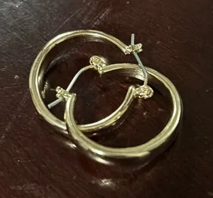Gold earrings thumbnail 1