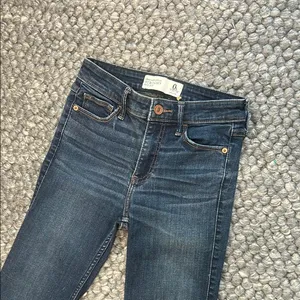 Abercrombie & Fitch Straight Mid Rise Blue Denim Jean Size 25 thumbnail 5