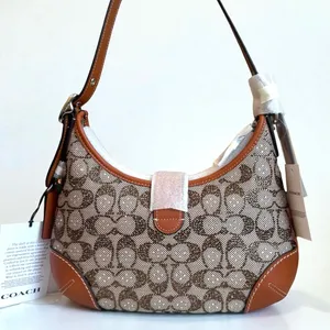 Coach Hamptons Hobo Bag In Crystal Signature Jacquard thumbnail 7