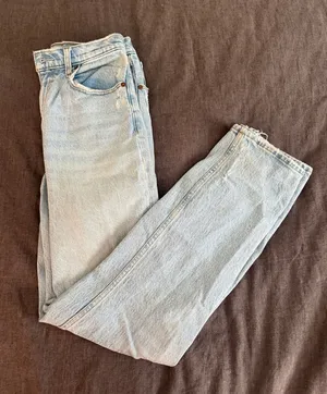 Abercrombie Light Wash 90s Ultra High-Rise Jeans thumbnail 1