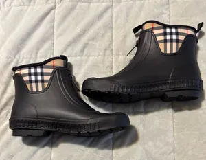 Burberry Boots thumbnail 1