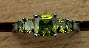 925 Sterling Silver Yellow Green Princess Cut 5 Stone Ring Size 9 thumbnail 1