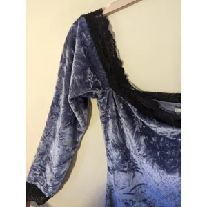 NWT Urban Outfitters Kimchi Blue Ryder Velvet Lace Off Shoulder Blue Dress Sz L thumbnail 4