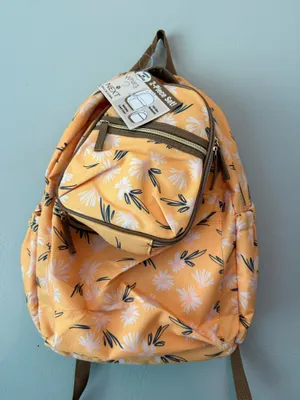 Yellow backpack and lunch bag thumbnail 1