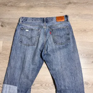 Levi Strauss 501 Jeans Women Size 28 Distressed Patchwork Denim Frayed‎ Raw Hem thumbnail 4