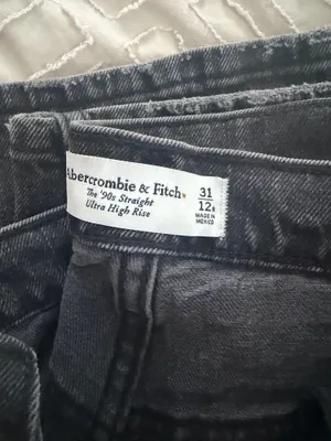 Abercrombie High-Rise Jeans 90s Straight thumbnail 6
