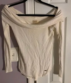 Hollister Off The Shoulder Top thumbnail 1