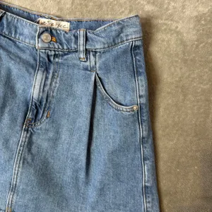 Free People We The Free Blue Denim Mini Skirt Pleated Raw Hem Size 27‎ BOHO thumbnail 6