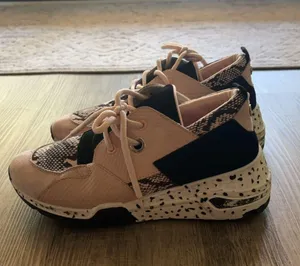 Boutique Shoes Size 8 thumbnail 1