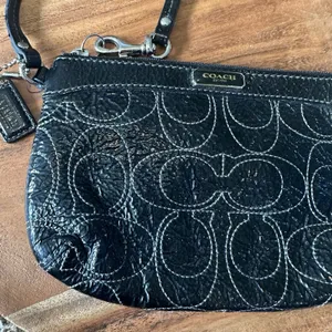 Coach Signature C Wristlet Classic Black Leather Zip Closure Y2K thumbnail 2