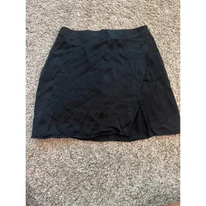 Wilfred Aritzia Muse Mini Skirt Black Viscose Side Slit Size 2 75002 thumbnail 2