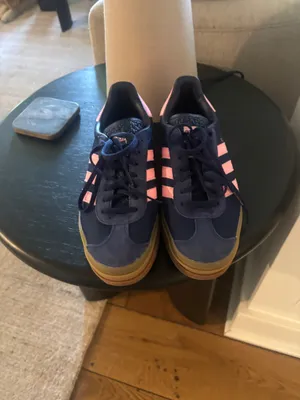 Adidas shoes  thumbnail 2