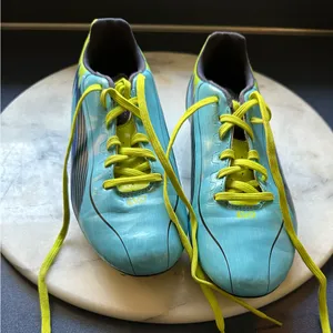 PUMA SPEED CLEATS Auqua & Fluorescent Yellow Soccer Cleats. EVO Speed 4 Sz 7.5. thumbnail 1