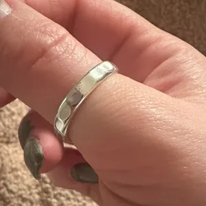 Elegant Silver Ring with Green Stone thumbnail 4